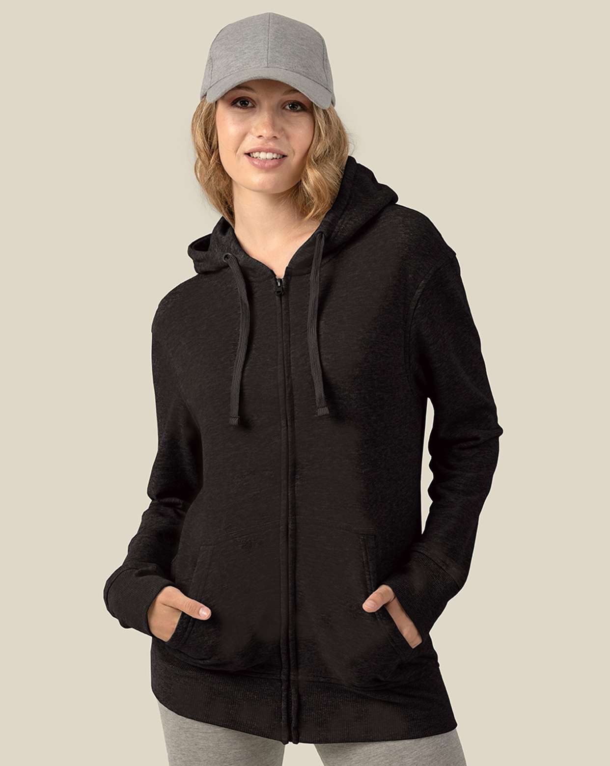 ESSENTIAL BLACK HOODIE